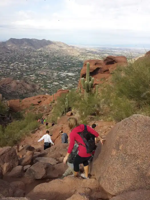 hiking camelback cholla trail