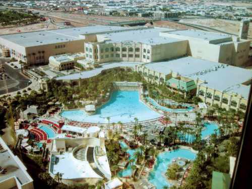 mandalay bay pool