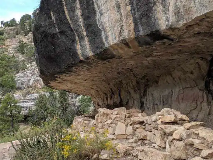 walnut canyon cliff dwellings