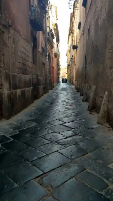 narrow street in capua