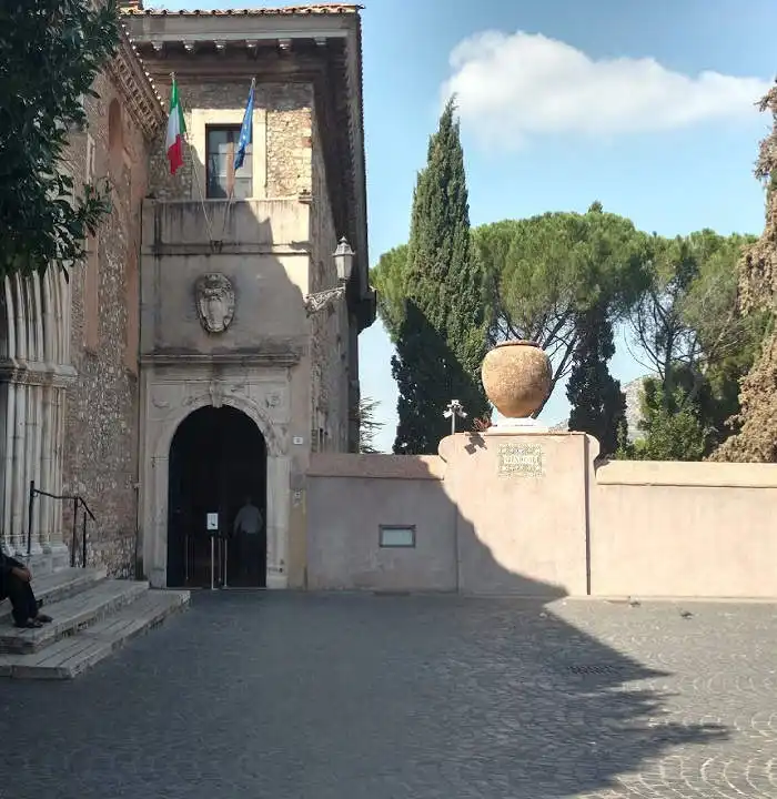 entrance of Villa d'Este
