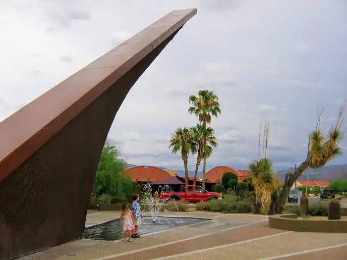 Carefree sundial